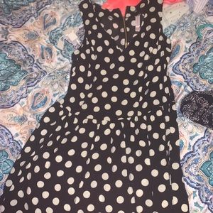 Black dress / white dots